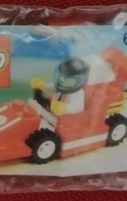 Roter Lego Rennwagen