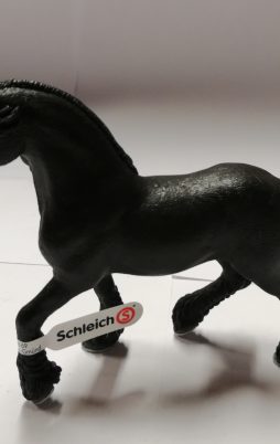 Schleich Friese Stute 13906