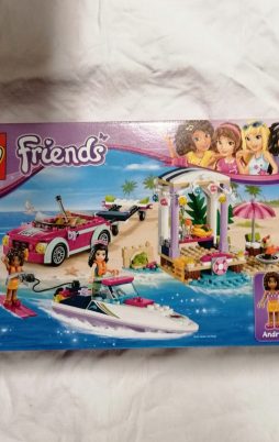 Lego Friends 41316 Andreas Rennboot-TransporterAndreas Rennboot-Transporter vorne