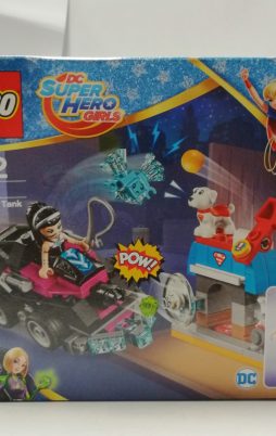 Lego DC Super Hero Girls 41233 Lashinas Action-Cruiser vorne