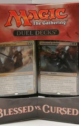 Magic: The Gathering Duell Decks Blessed vs. Cursed vorne