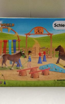 Schleich Pony Agility Training 42481 vorne