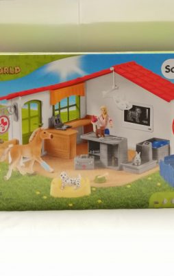 Schleich Tierarzt-Praxis mit Haustieren 42502 vorne