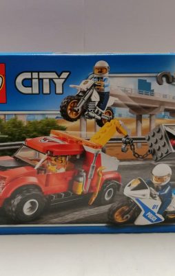 Lego City 60137 Abschleppwagen auf Abwegen vorne