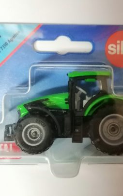 Siku DEUTZ-FAHR TTV 7250 Agrotron 1081 vorne