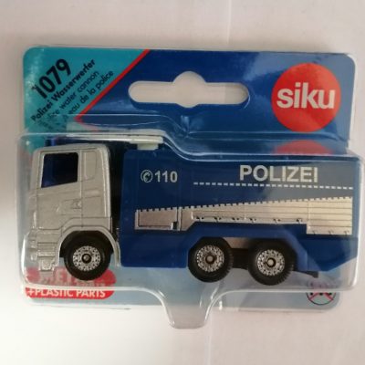 Siku Polizei Wasserwerfer 1079 vorne