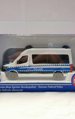 Siku Mercedes-Benz Sprinter Bundespolizei 2305 vorne